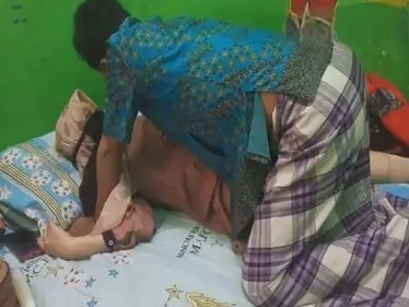 Membuat Tante Hijab Muncrat Basah Becek